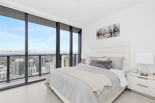 1000 Brickell Plz 3902, Miami, FL 33131