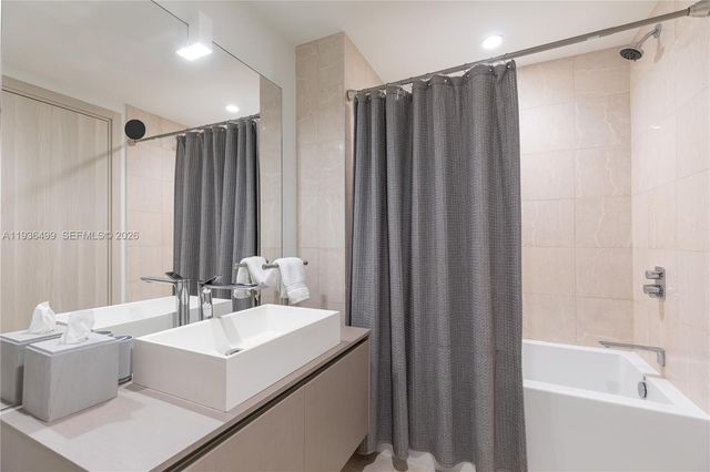 1000 Brickell Plz 3902, Miami, FL 33131