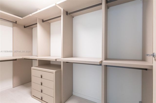 1000 Brickell Plz 3902, Miami, FL 33131