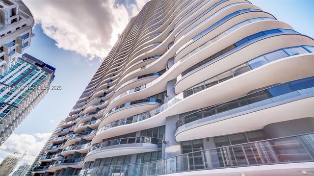 1000 Brickell Plz 3902, Miami, FL 33131