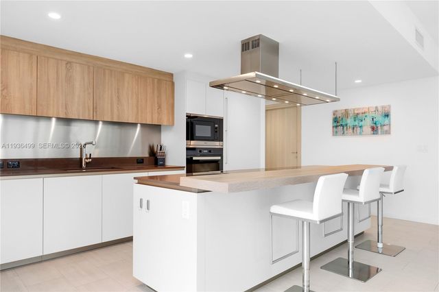 1000 Brickell Plz 3902, Miami, FL 33131