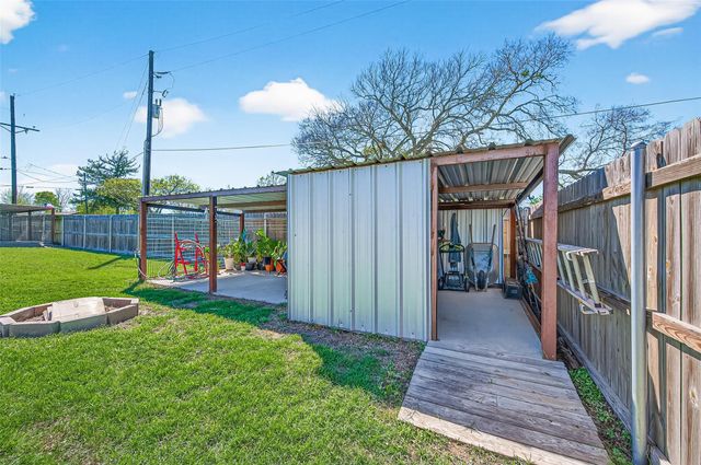 22218 Madison Street, Bedias, TX 77831