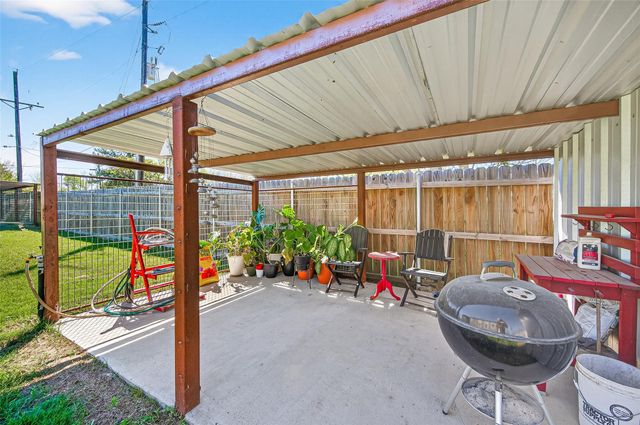 22218 Madison Street, Bedias, TX 77831