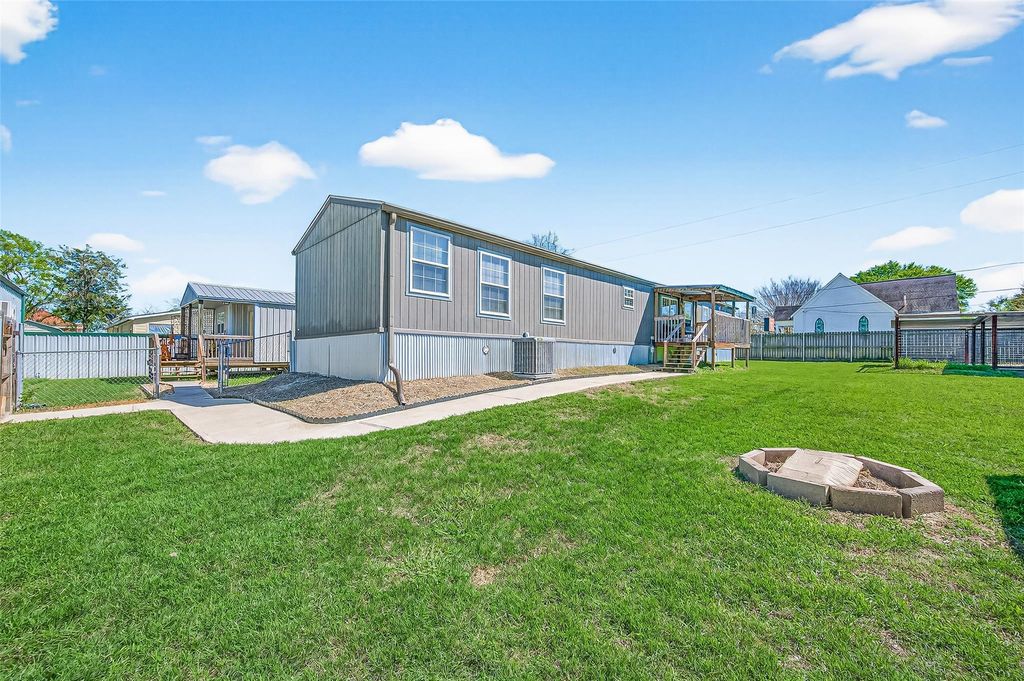 22218 Madison Street, Bedias, TX 77831