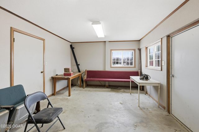 1055 S 200th Street, Pittsburg, KS 66762