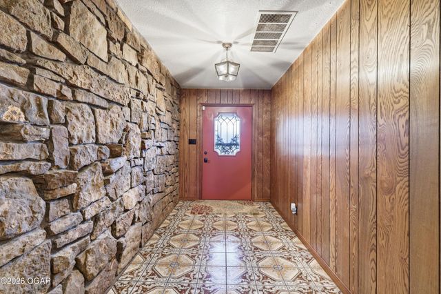 1055 S 200th Street, Pittsburg, KS 66762