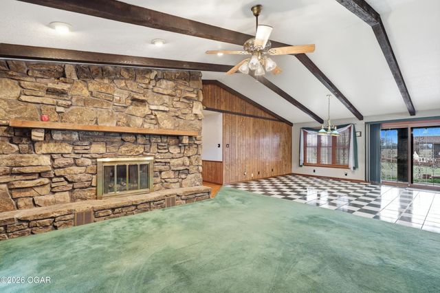 1055 S 200th Street, Pittsburg, KS 66762