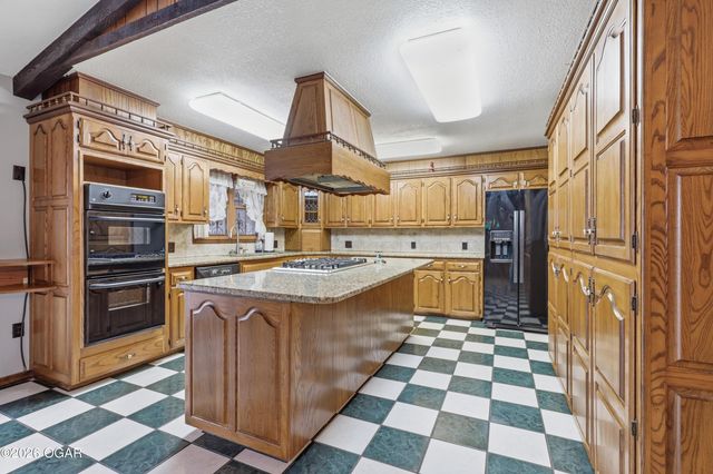 1055 S 200th Street, Pittsburg, KS 66762