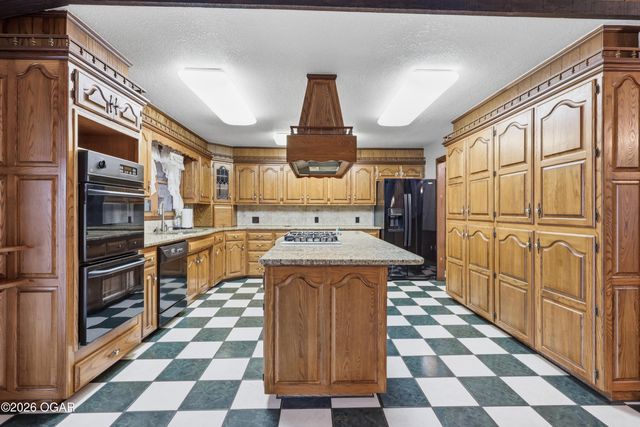 1055 S 200th Street, Pittsburg, KS 66762