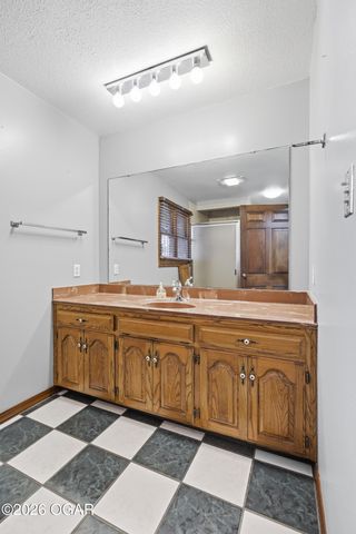 1055 S 200th Street, Pittsburg, KS 66762