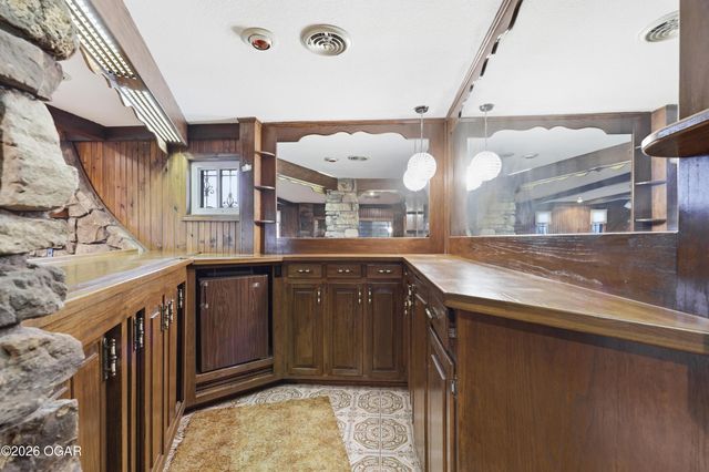 1055 S 200th Street, Pittsburg, KS 66762