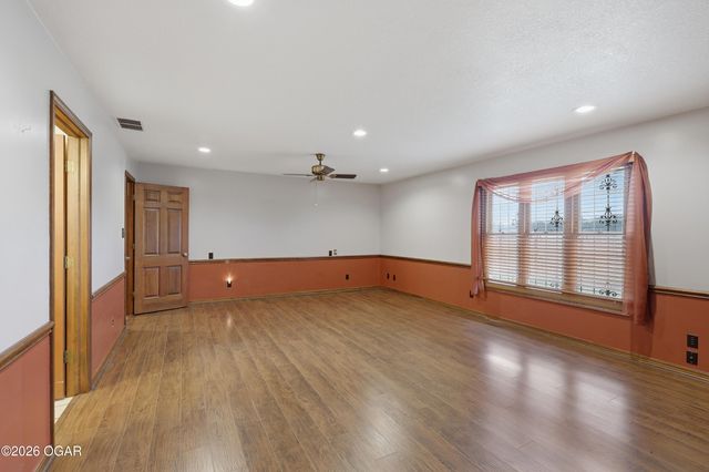 1055 S 200th Street, Pittsburg, KS 66762