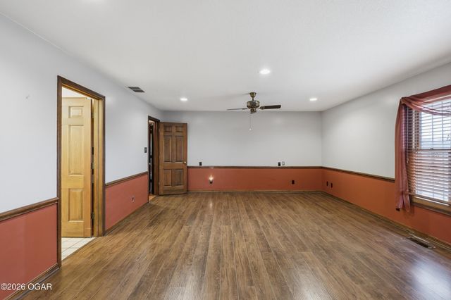 1055 S 200th Street, Pittsburg, KS 66762