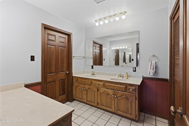 1055 S 200th Street, Pittsburg, KS 66762