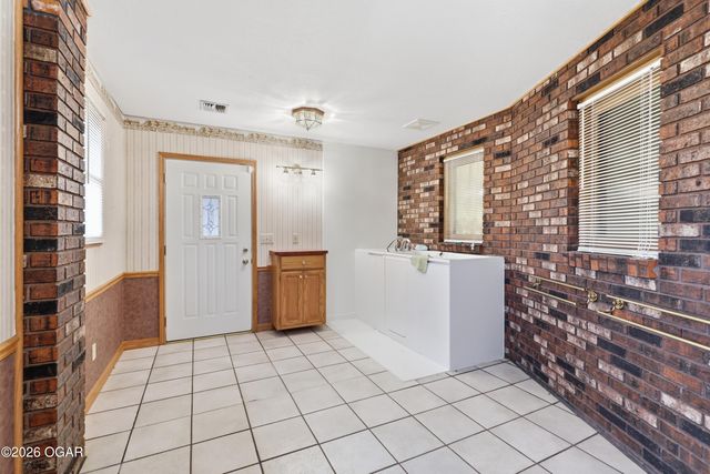 1055 S 200th Street, Pittsburg, KS 66762