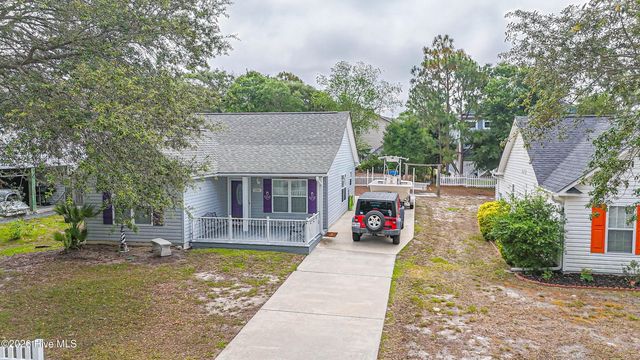 130 NE 11th Street, Oak Island, NC 28465