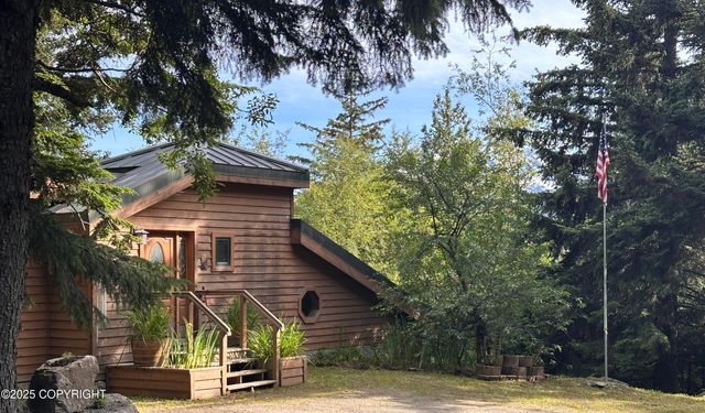 944 Young Road, Haines, AK 99827