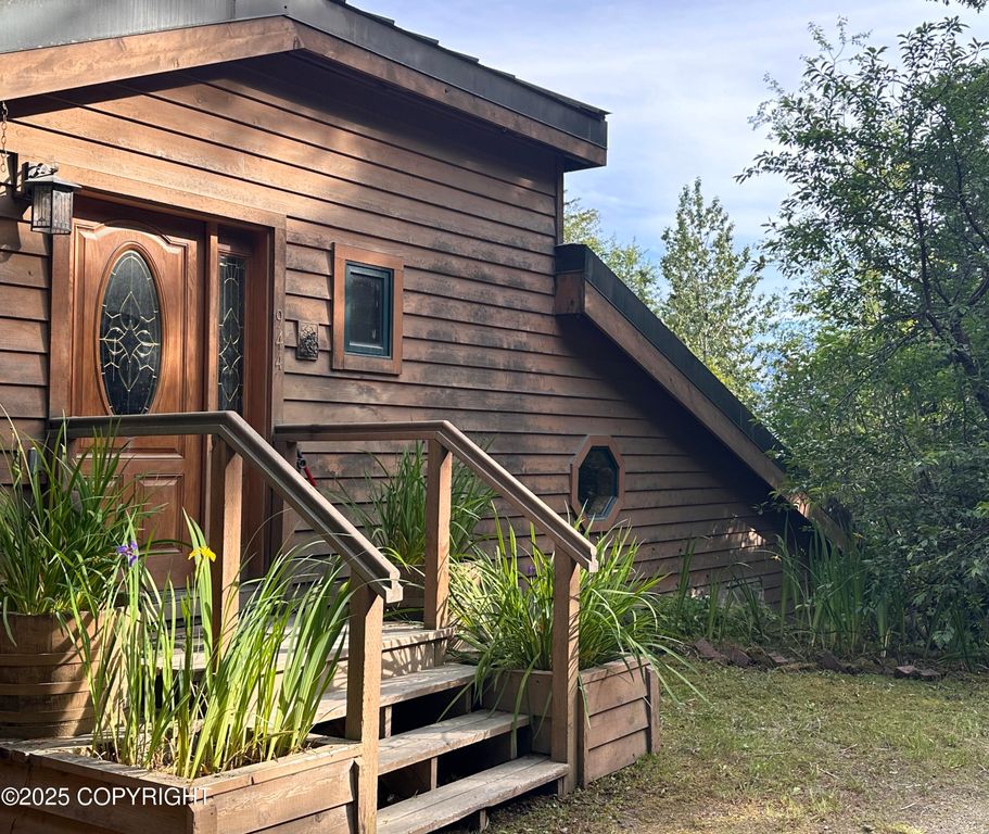 944 Young Road, Haines, AK 99827