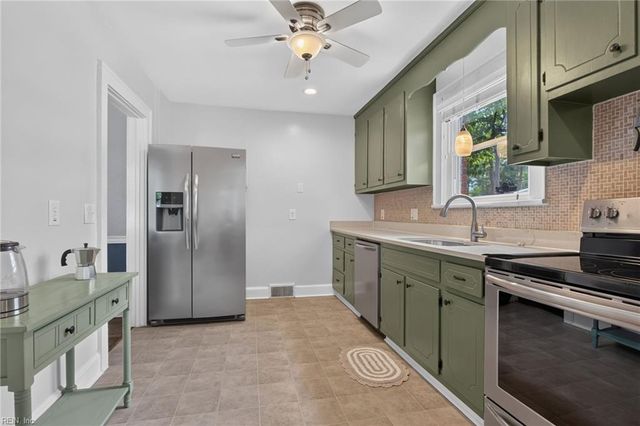 33 Greenbrier RD, Portsmouth, VA 23707