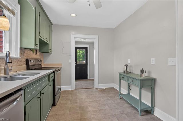 33 Greenbrier RD, Portsmouth, VA 23707