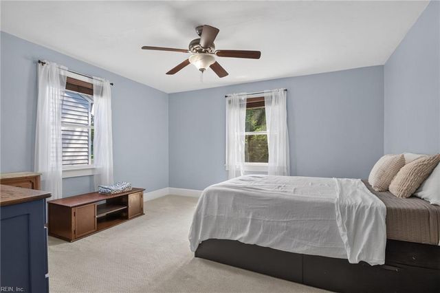 33 Greenbrier RD, Portsmouth, VA 23707