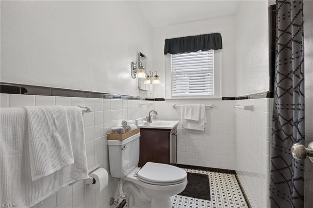 33 Greenbrier RD, Portsmouth, VA 23707