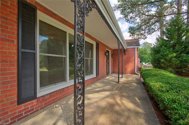33 Greenbrier RD, Portsmouth, VA 23707