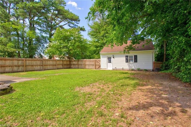 33 Greenbrier RD, Portsmouth, VA 23707