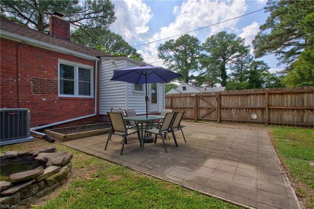 33 Greenbrier RD, Portsmouth, VA 23707