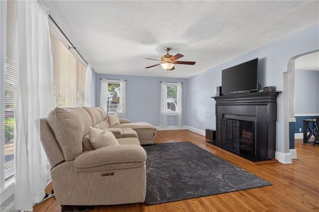 33 Greenbrier RD, Portsmouth, VA 23707