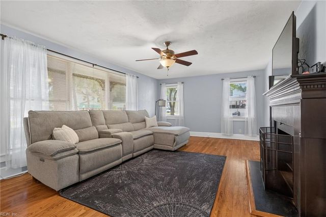 33 Greenbrier RD, Portsmouth, VA 23707
