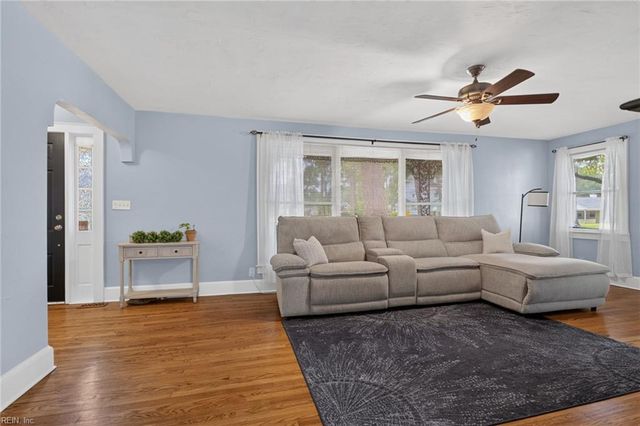 33 Greenbrier RD, Portsmouth, VA 23707