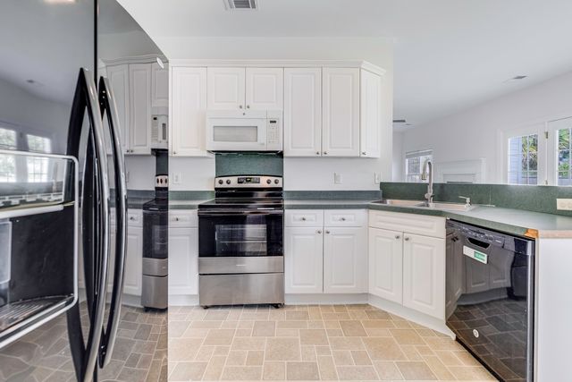 9214 Markleys Grove Boulevard, Summerville, SC 29485