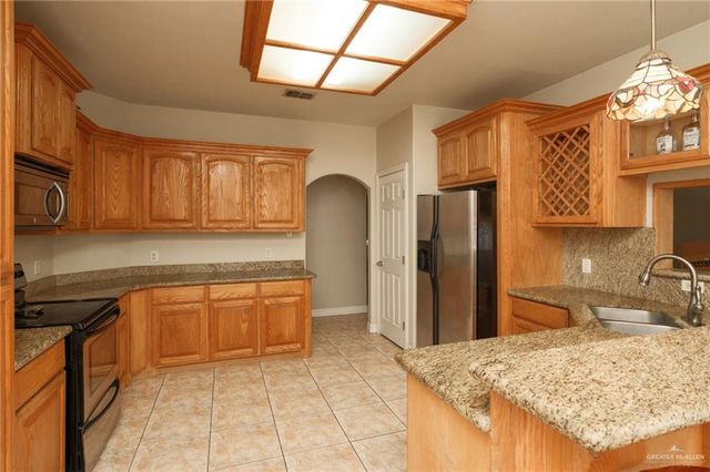 181 Village East Drive, Los Fresnos, TX 78566