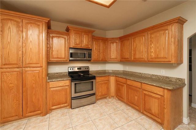 181 Village East Drive, Los Fresnos, TX 78566