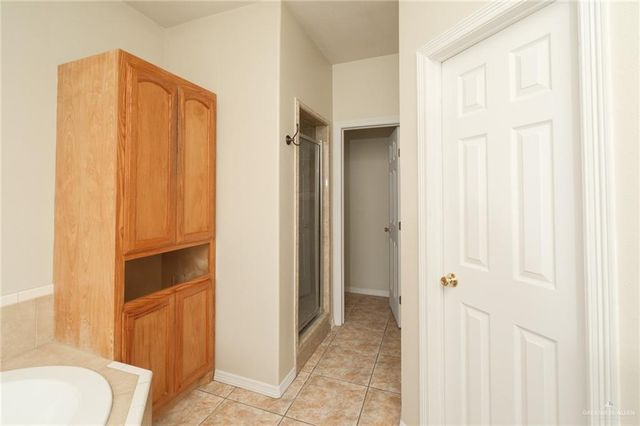 181 Village East Drive, Los Fresnos, TX 78566