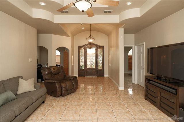 181 Village East Drive, Los Fresnos, TX 78566