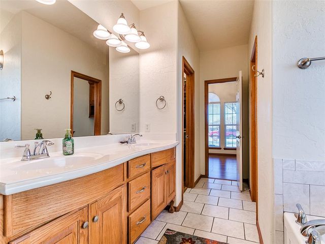 1116 N Savannah Terrace, Mustang, OK 73064