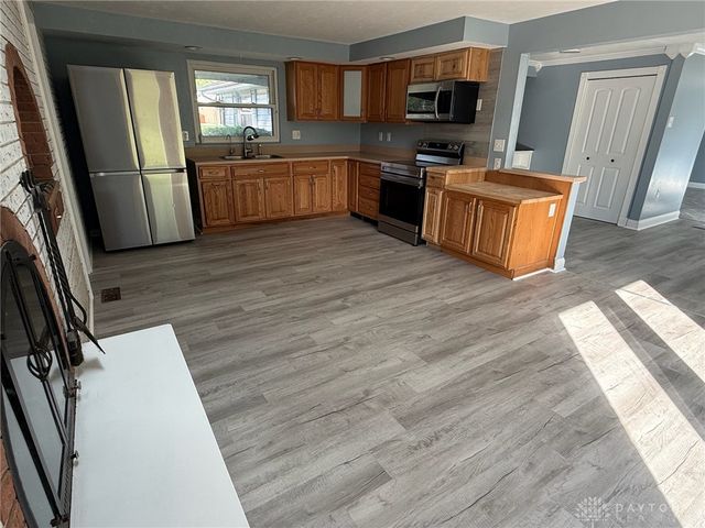 1218 Rona Parkway Drive, Fairborn, OH 45324