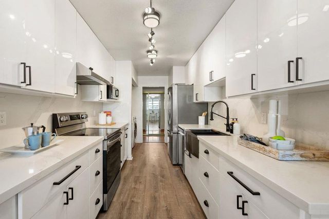 1110 Bayswater Avenue 106, Burlingame, CA 94010