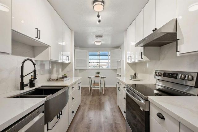 1110 Bayswater Avenue 106, Burlingame, CA 94010