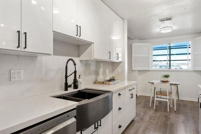 1110 Bayswater Avenue 106, Burlingame, CA 94010