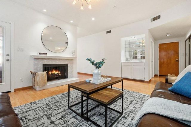 1110 Bayswater Avenue 106, Burlingame, CA 94010