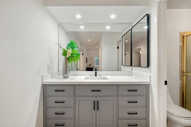 1110 Bayswater Avenue 106, Burlingame, CA 94010