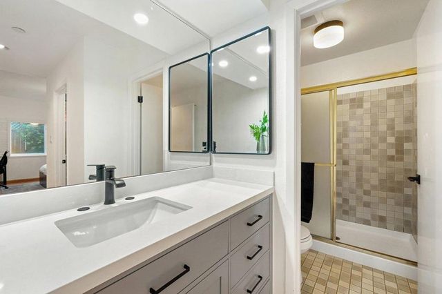 1110 Bayswater Avenue 106, Burlingame, CA 94010