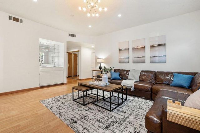 1110 Bayswater Avenue 106, Burlingame, CA 94010