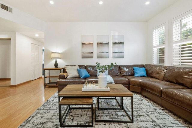 1110 Bayswater Avenue 106, Burlingame, CA 94010