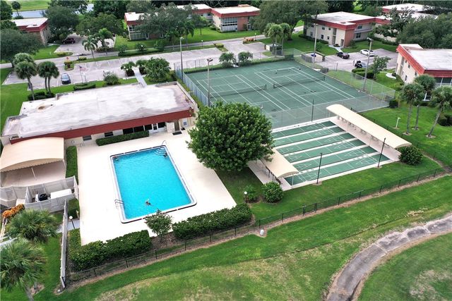 6 Vista Palm Lane 206, Vero Beach, FL 32962