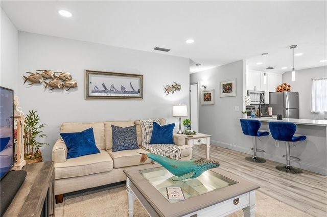 6 Vista Palm Lane 206, Vero Beach, FL 32962