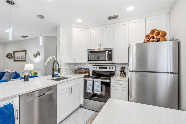 6 Vista Palm Lane 206, Vero Beach, FL 32962